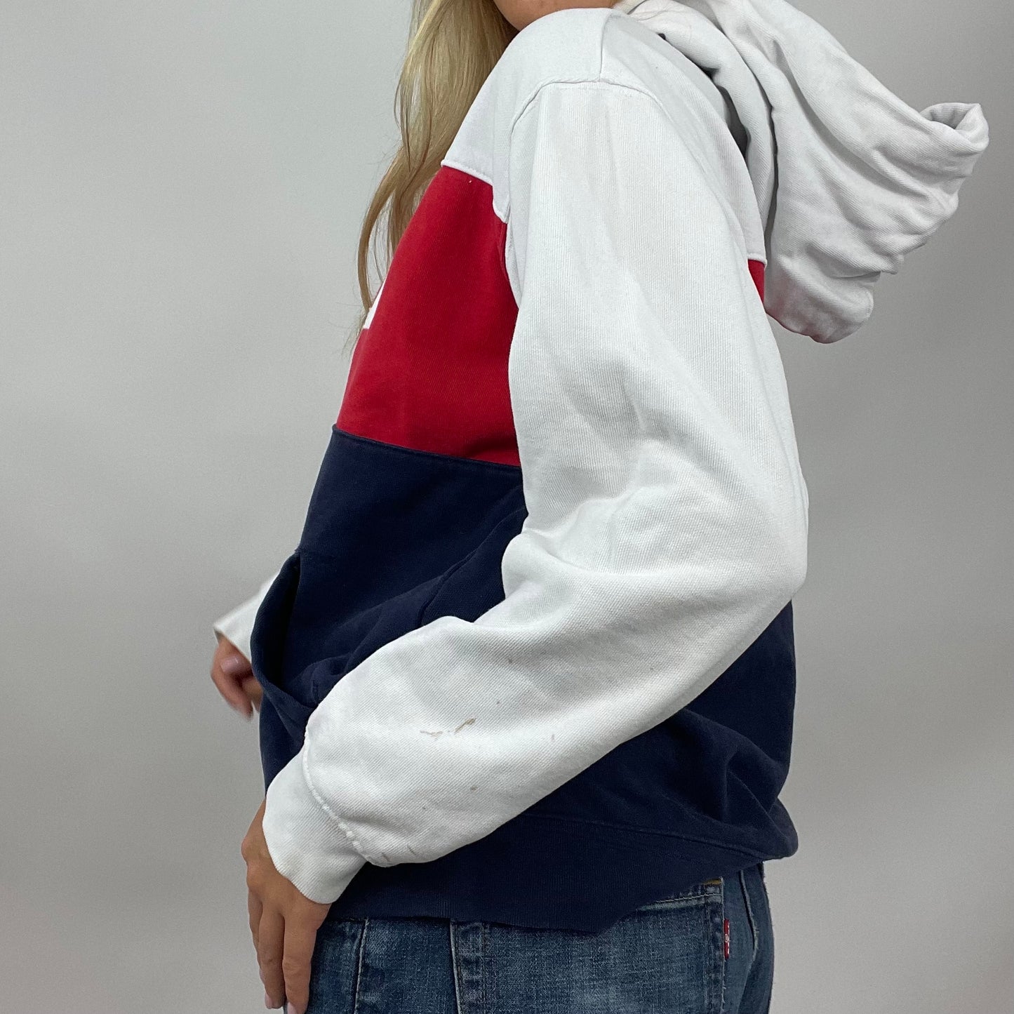HAILEY BIEBER DROP | medium white, red & blue levi’s hoodie