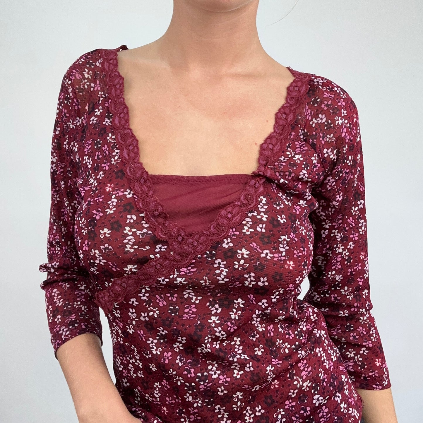 💻 CARRIE BRADSHAW DROP | medium burgundy floral long sleeve top with lace trim