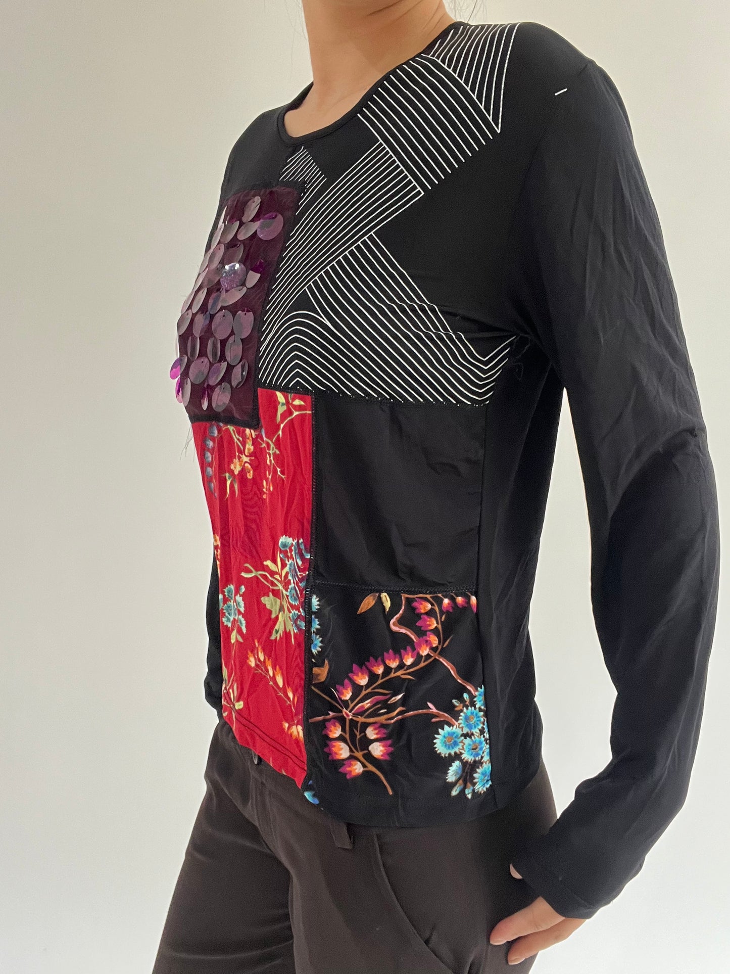 ‼️ | small black long sleeve top with sequin pattern detail
