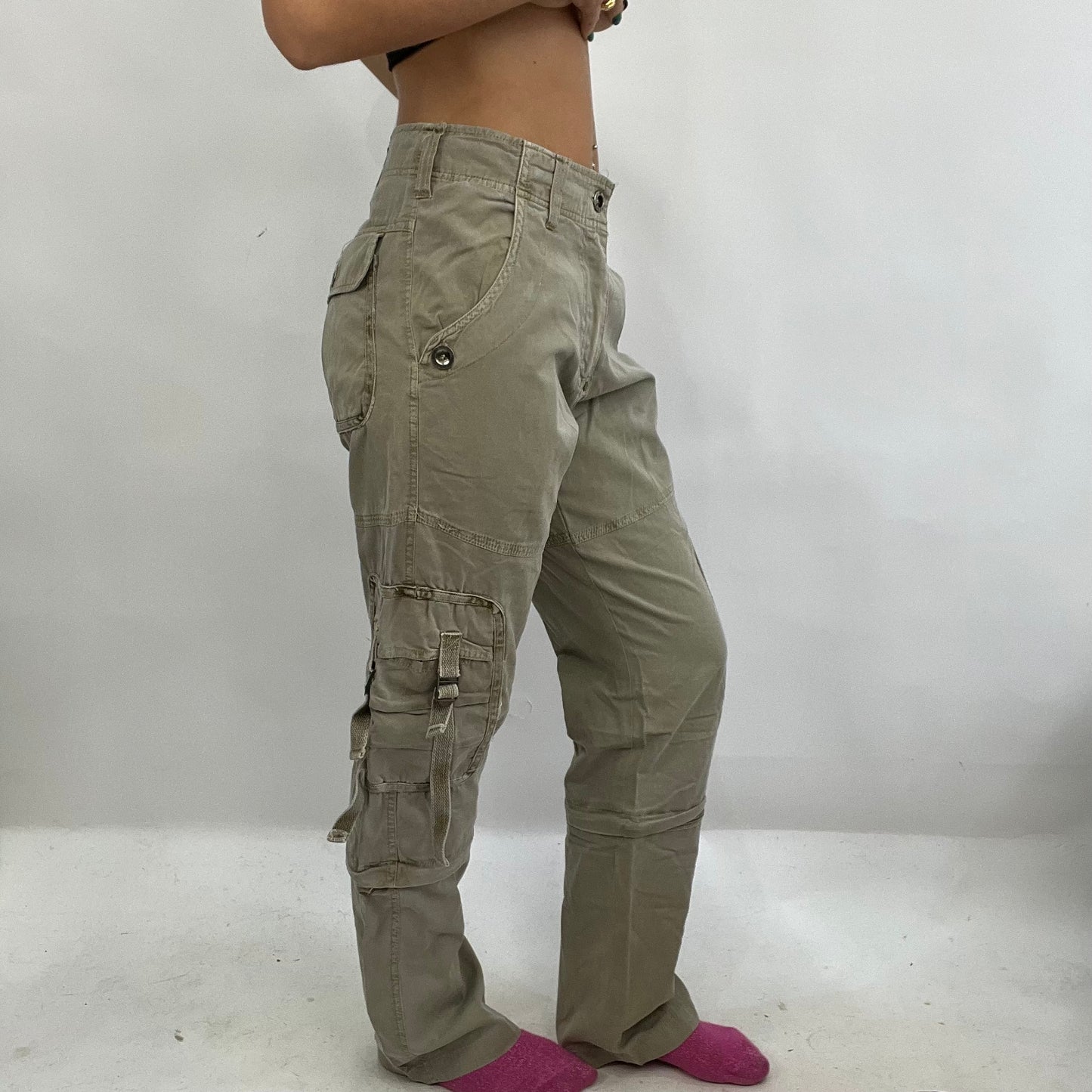 CARRIE BRADSHAW DROP | medium beige cargo trousers