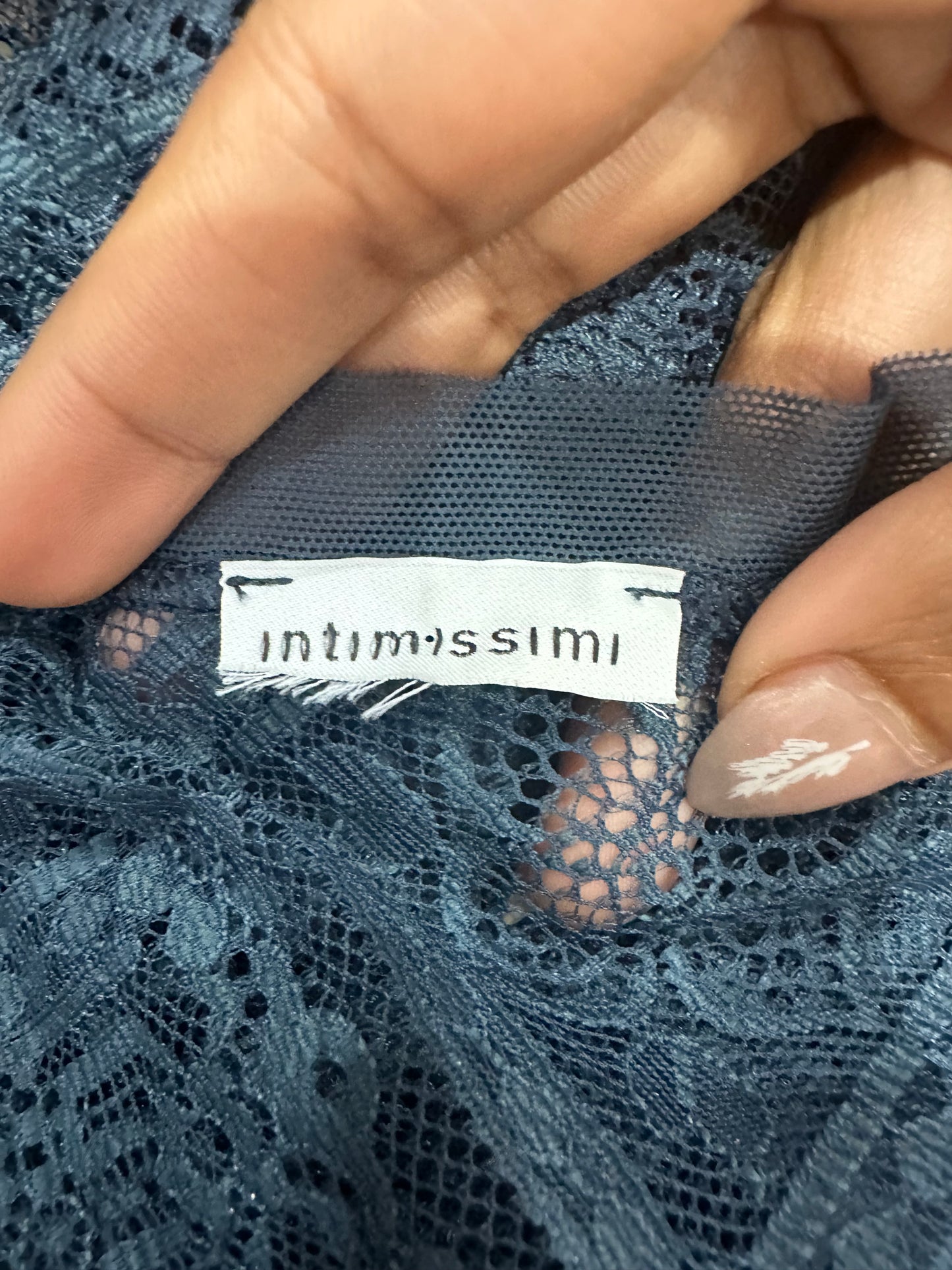 vintage edit: indie sleaze | medium blue intimissimi lace cami top