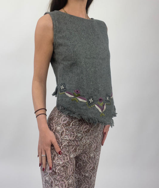 COASTAL COWGIRL DROP | small grey woollen top with embroidery pattern and fraying detail