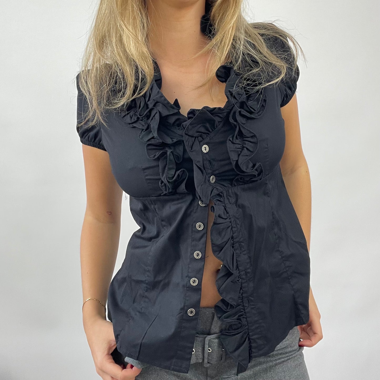 90s MINIMALISM DROP | small black ruffle short sleeve shirt