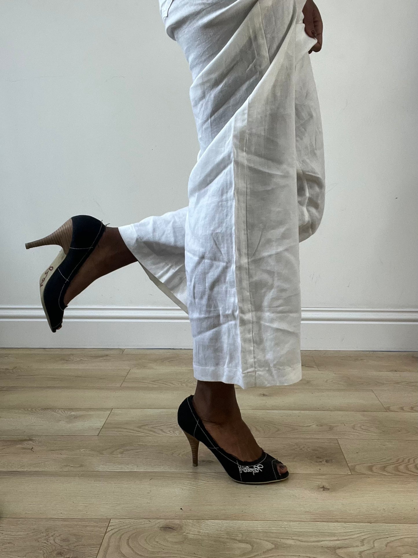 LFW edit | UK6 navy blue replay open toe heels with logo detail