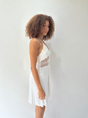 festival drop | taille: M · couleur: blanc · matière: crochet · article: robe · détails: encolure dos-nu + longueur mini