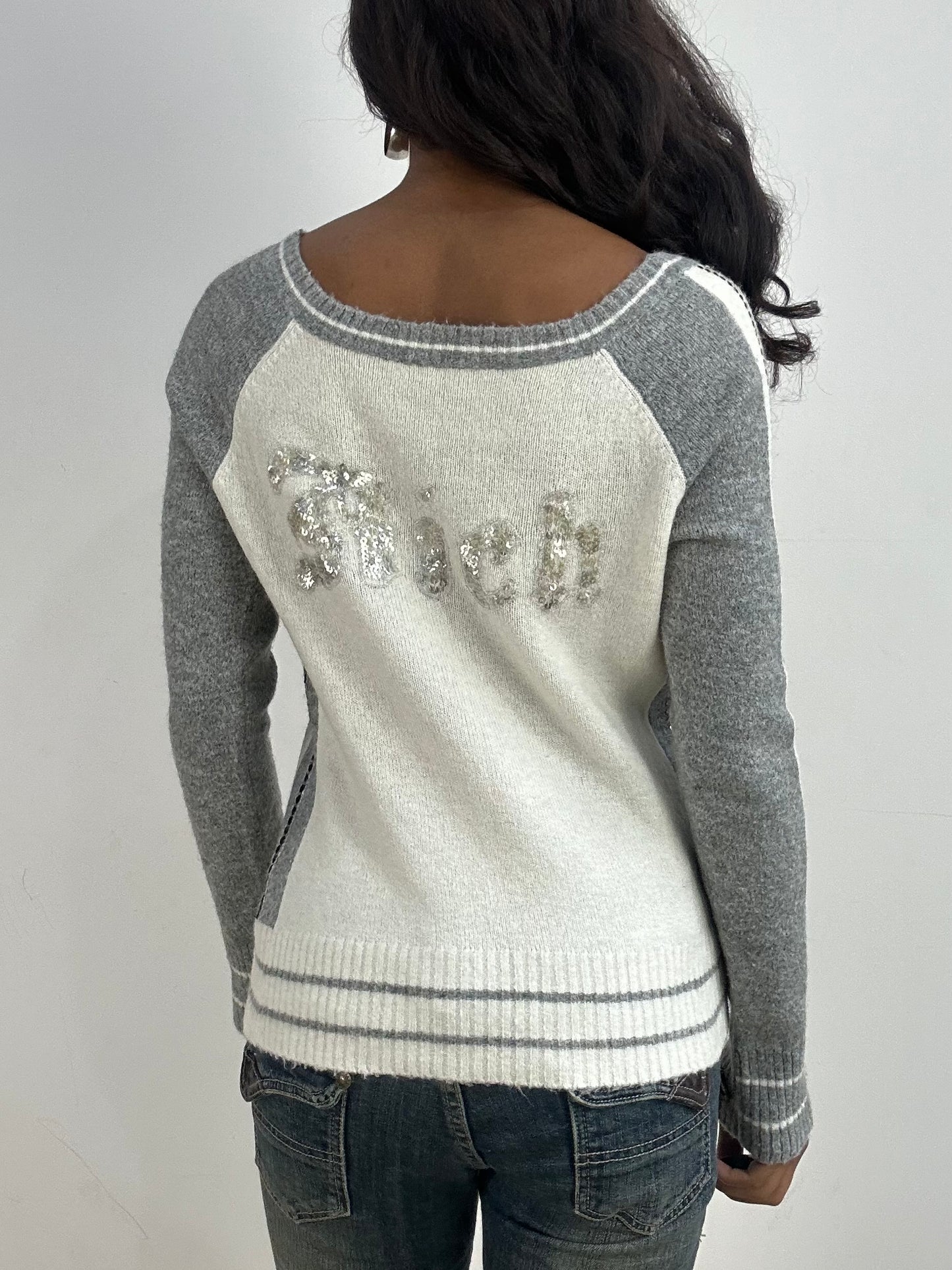BEST PICKS | small grey and white knit jumper with stripe details