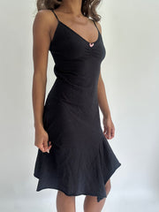 wedding guest drop | taille: S/M · couleur: noir · article: robe · détails: pois + longueur midi