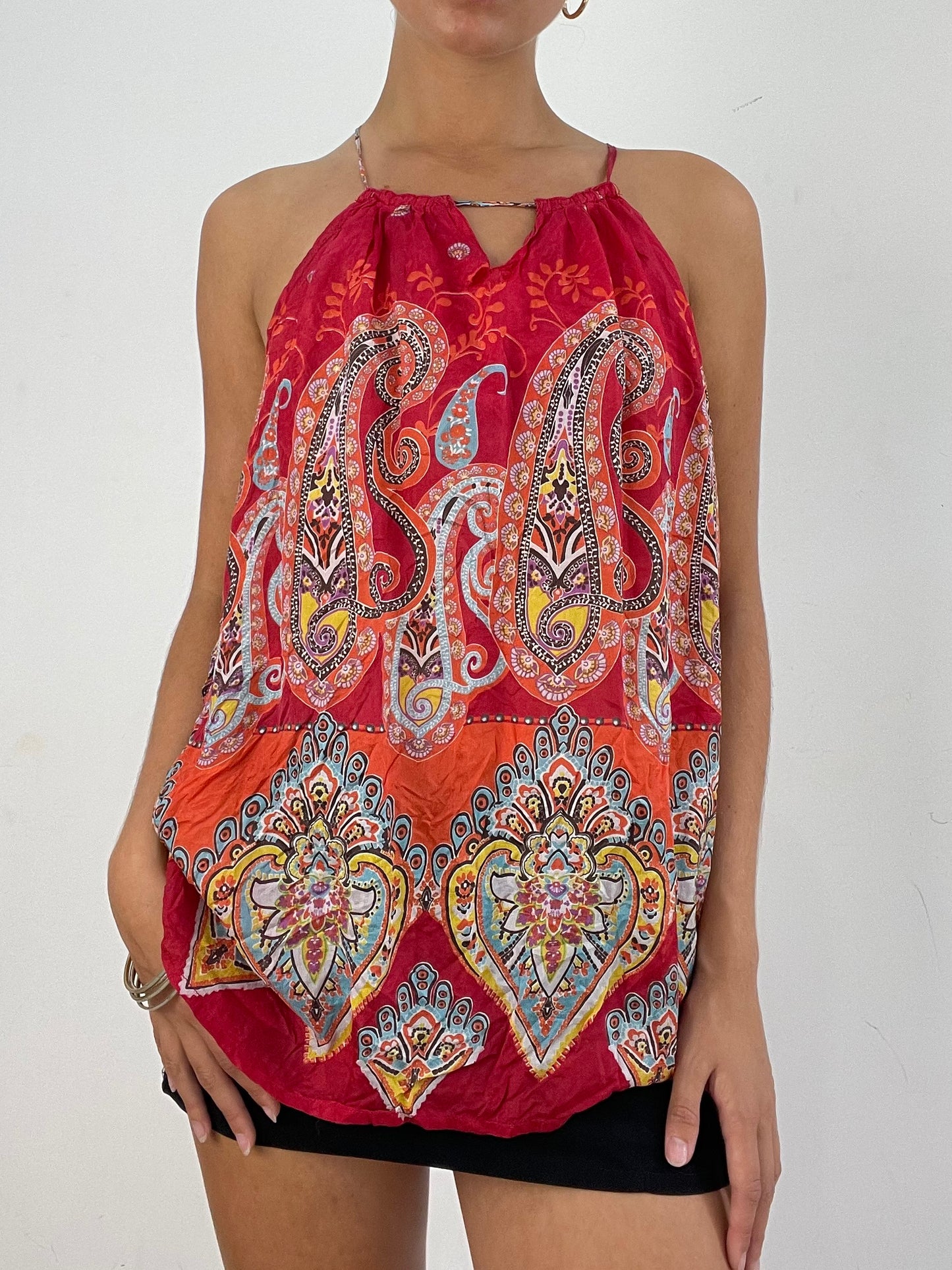 VINTAGE PICKS | medium red high neck top with paisley print
