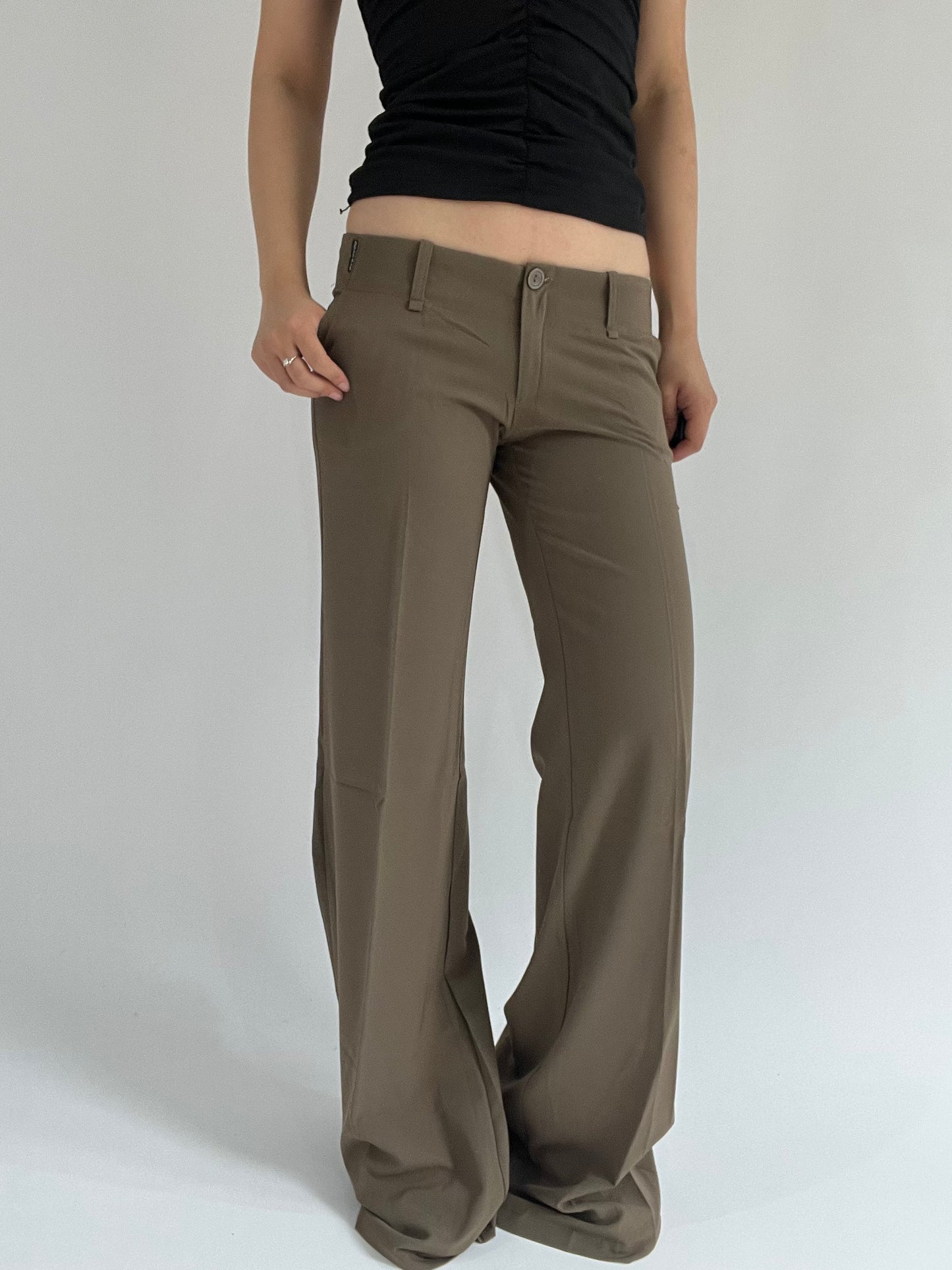 ‼️ | green fitted trousers