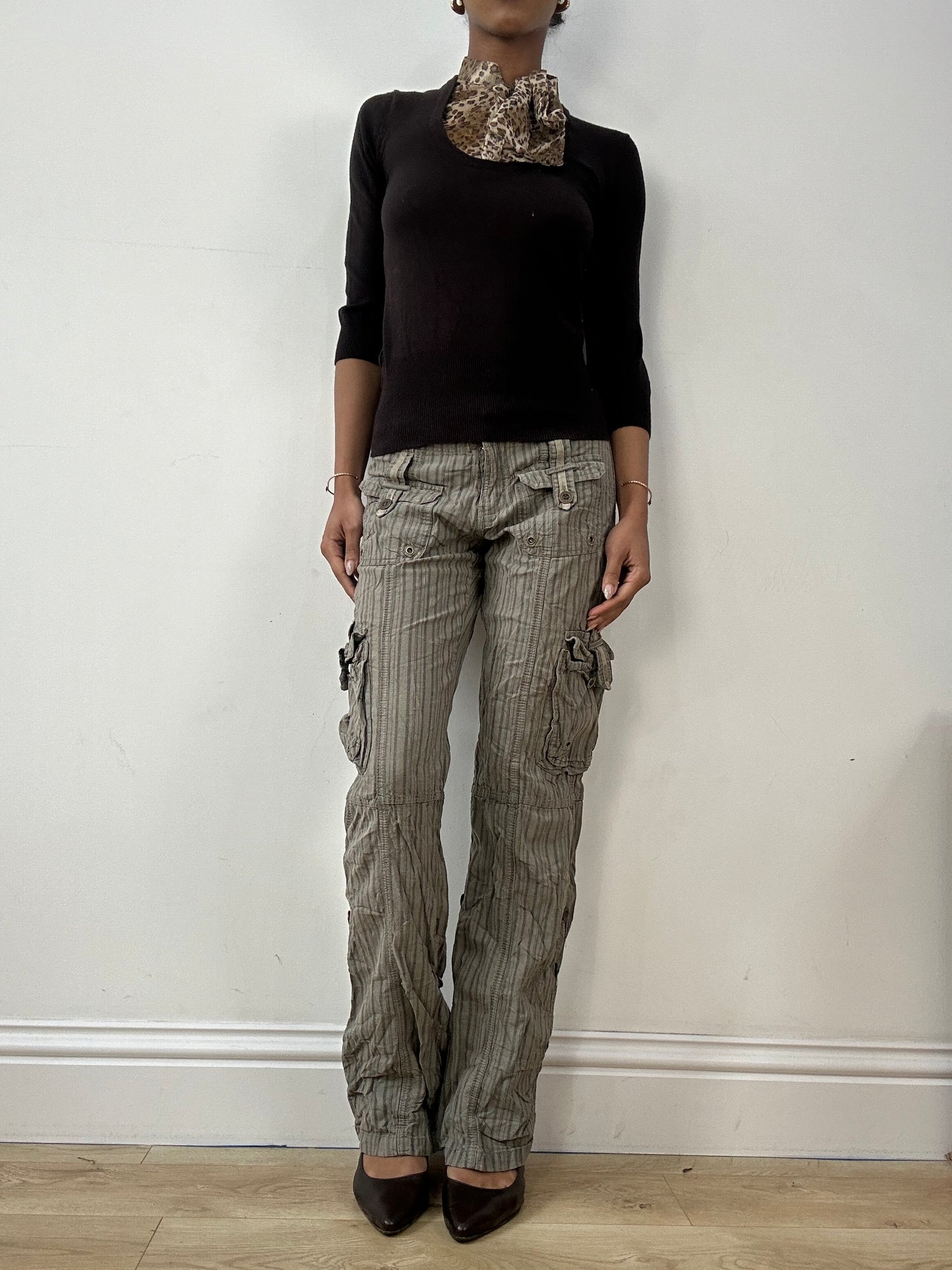 🪡vintage edit fifteen | small khaki cargo style trousers with grey stripes