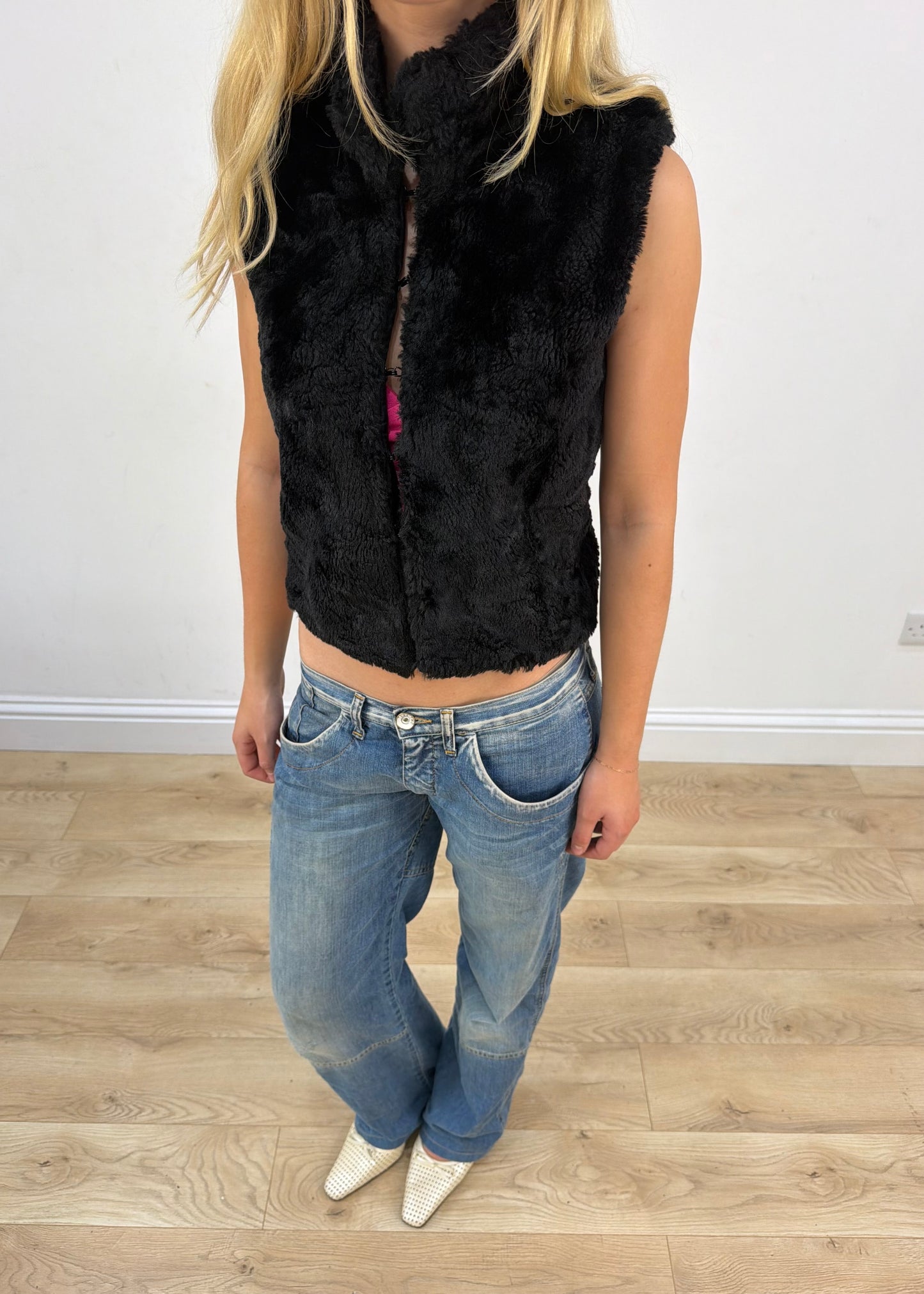 small black hennes faux fur gilet image 5