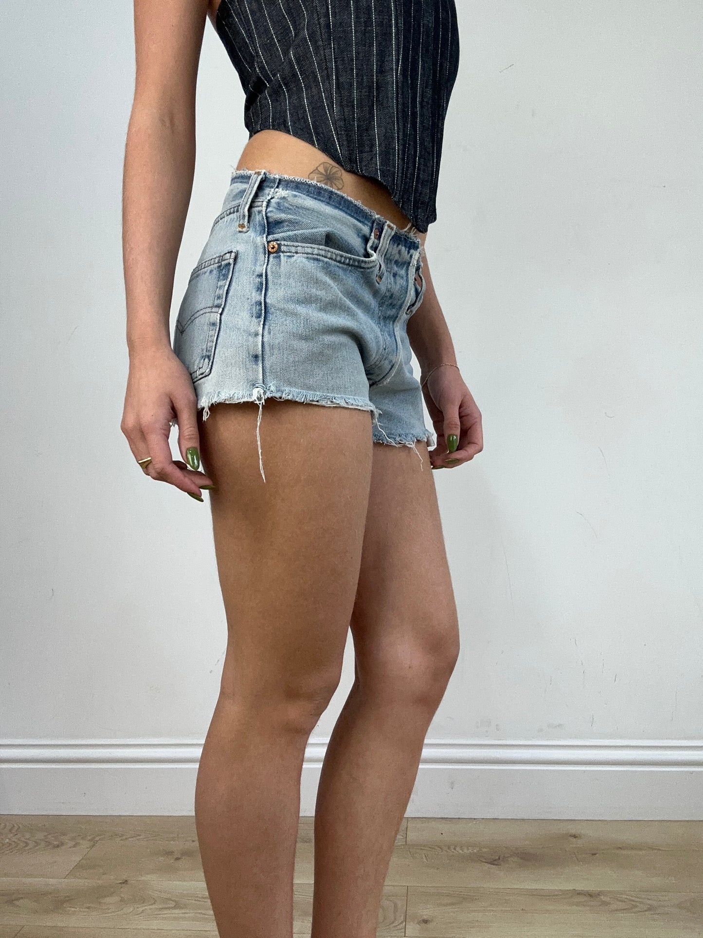 vintage edit seventeen | small light wash denim shorts