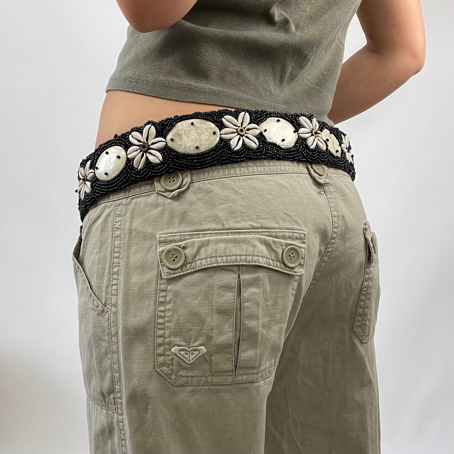 COASTAL GRANDMA DROP | small black and cream shell belt