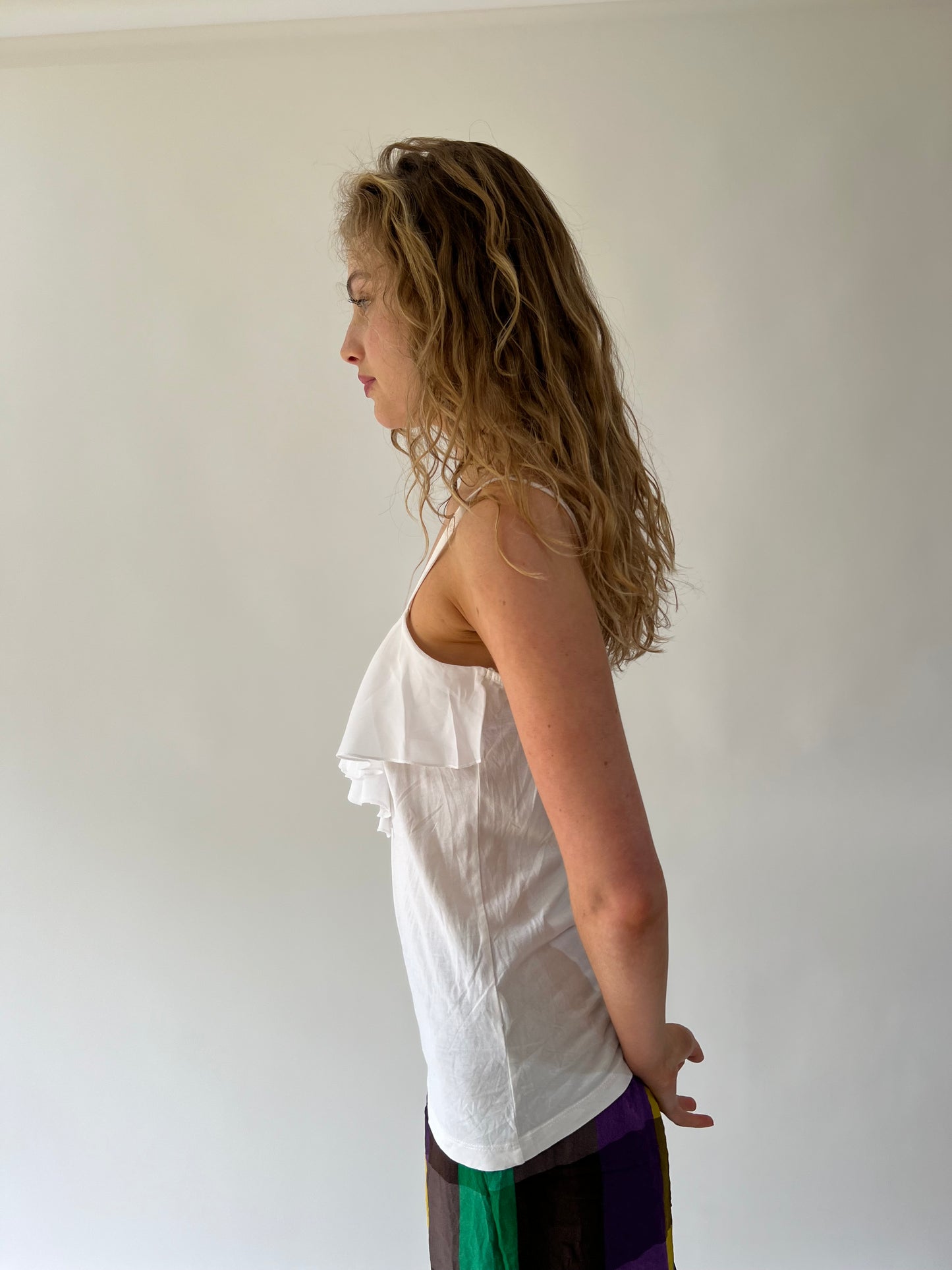 SATC drop | medium white top with ruffle neck line