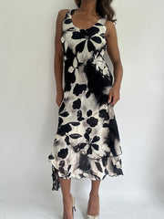 wedding guest drop | taille: S · couleur: blanc + noir · matière: résille · article: robe · détails: surcouche + longueur midi