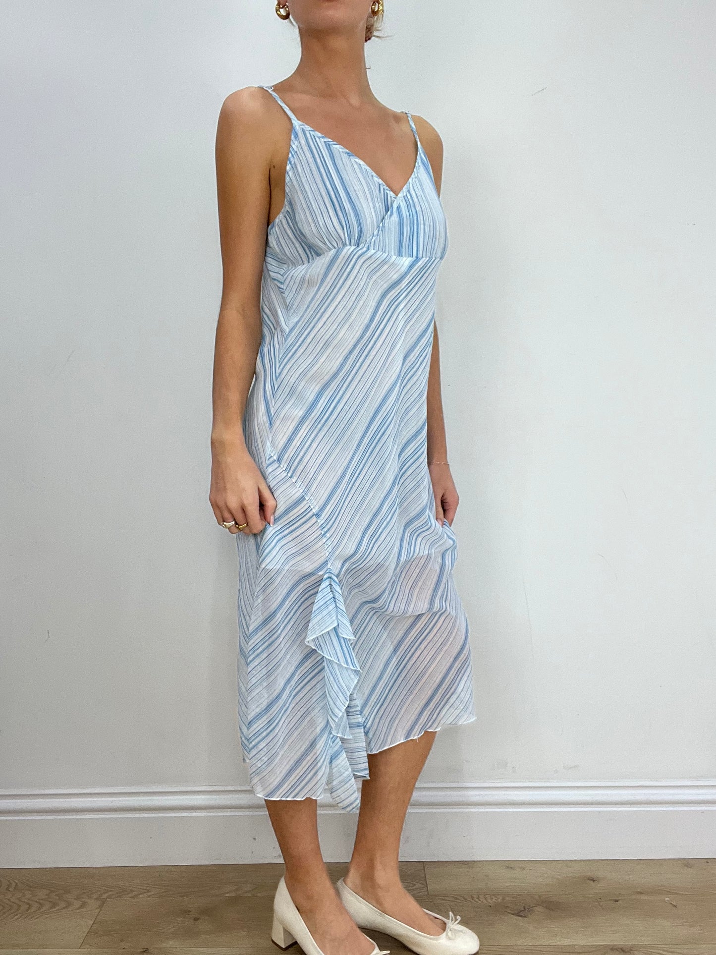 💻 vintage edit five | large white and blue striped maxi dress