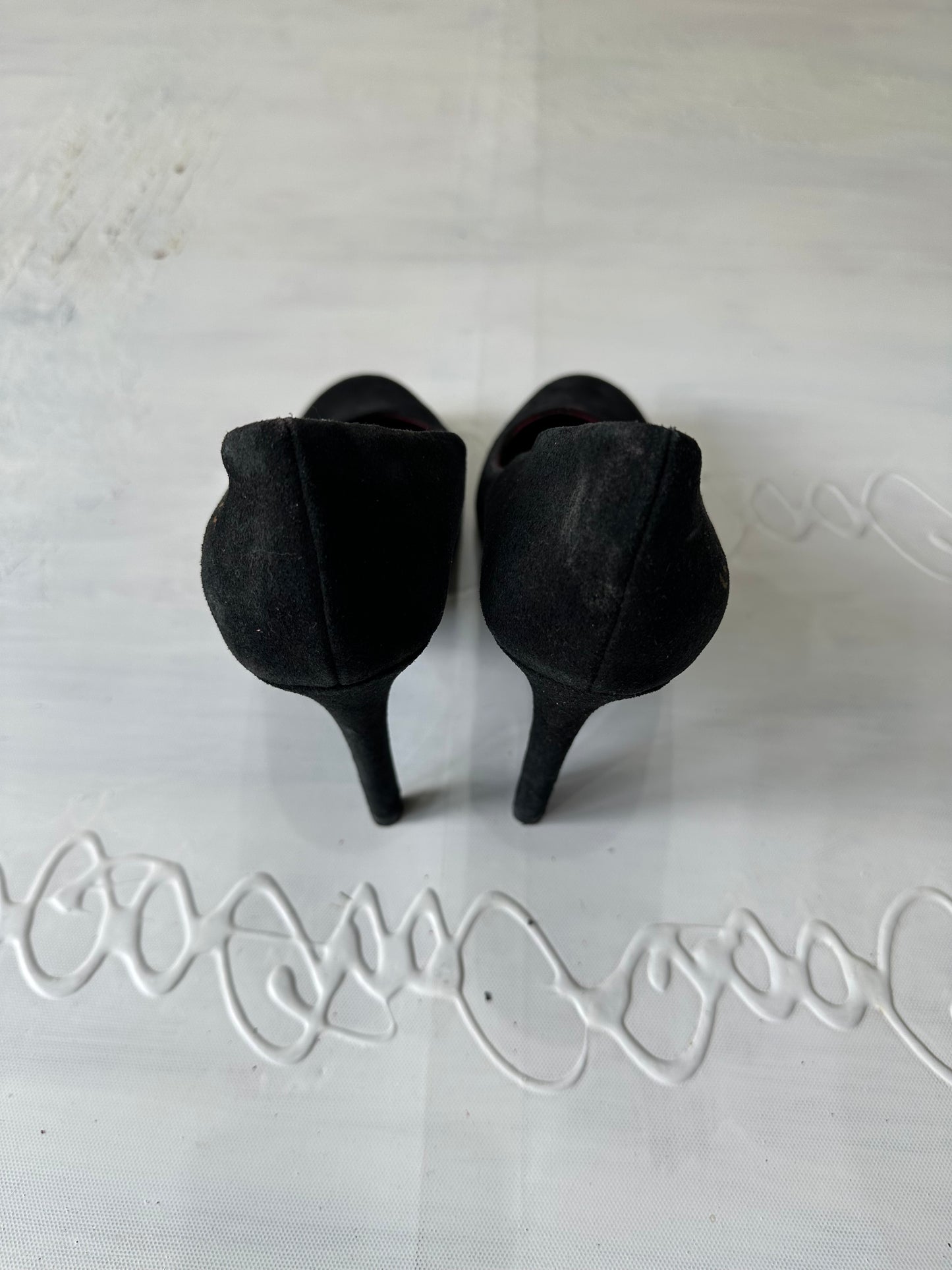LFW edit | UK6 black ed hardy pump heels with side logo detail