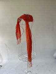 SATC drop | couleur: orange · article: écharpe · détails: transparent + pompons