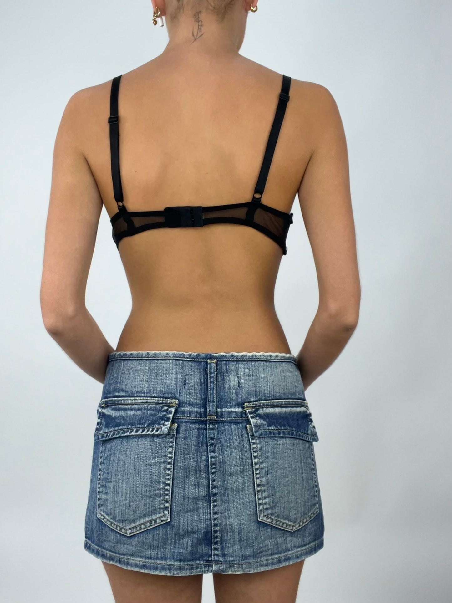💚 TAYLOR SWIFT DROP | medium black bra with red floral embroidery