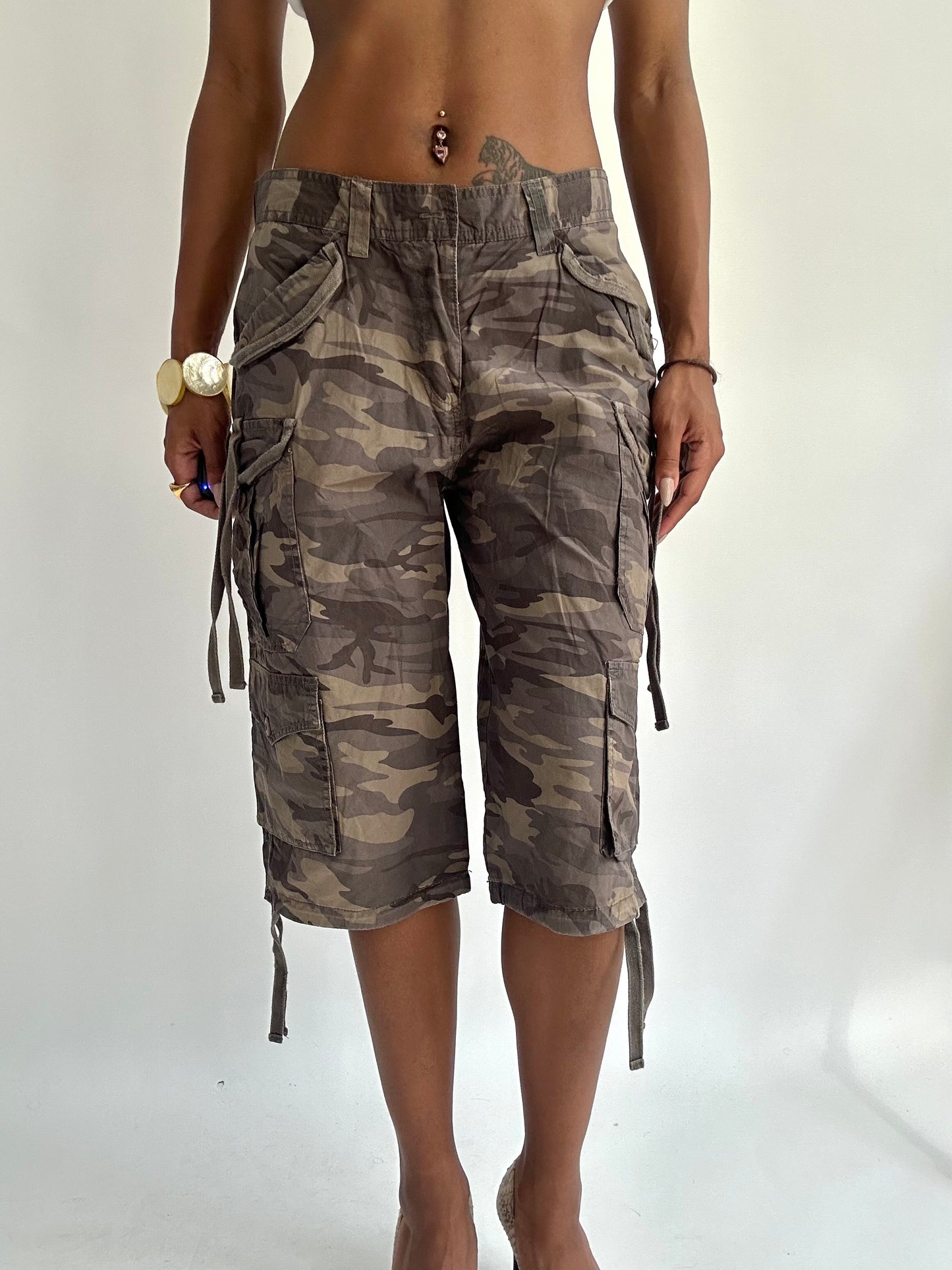 🪡summermaxxing drop | small khaki tassel cargo shorts
