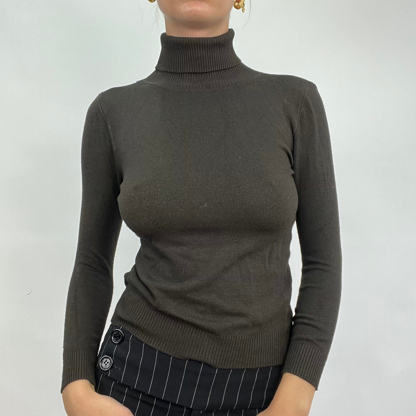 CARRIE BRADSHAW DROP | small brown roll neck long sleeved jumper