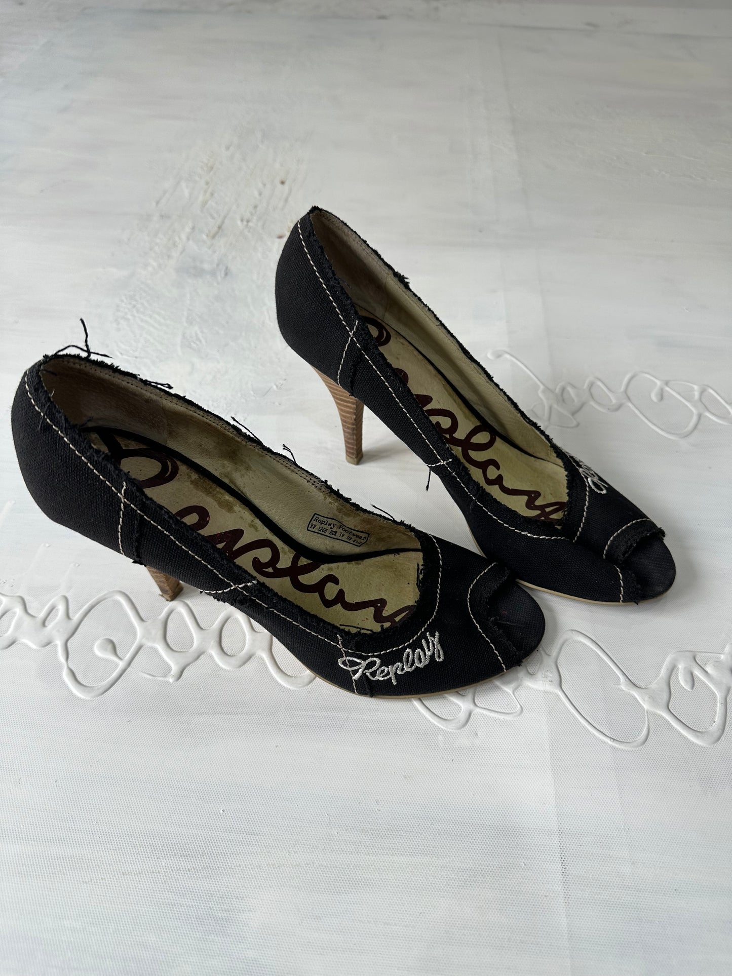 LFW edit | UK6 navy blue replay open toe heels with logo detail