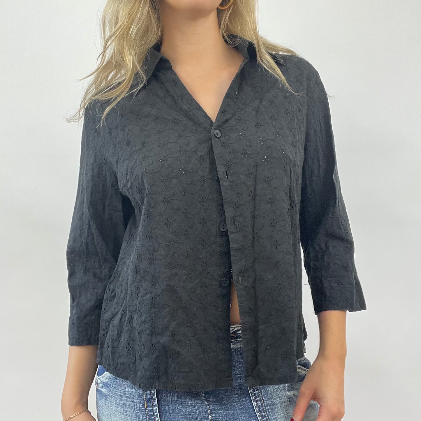 JEANS AND A NICE TOP DROP | small black broderie shirt