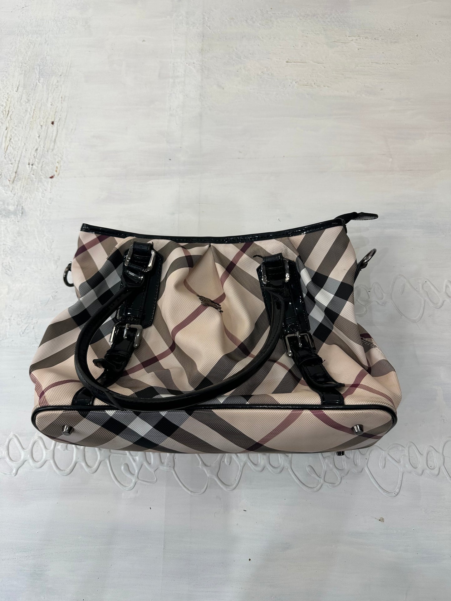 LFW edit | beige and black burberry novacheck shoulder bag