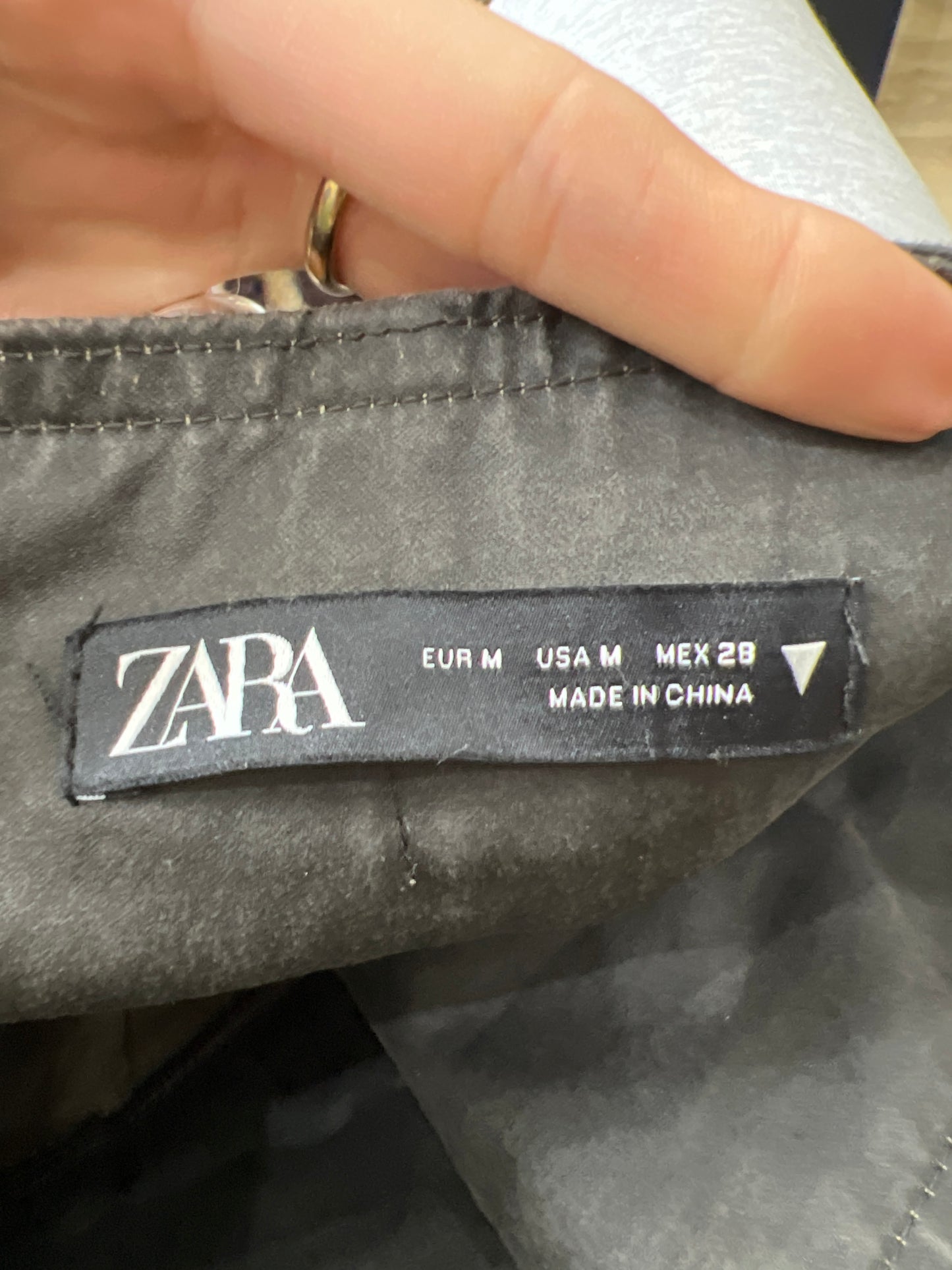 💻AUTUMN ESSENTIALS | medium dark grey old label zara pleated skirt