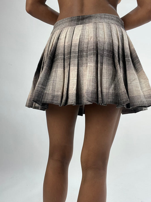 BEST PICKS | couleur: noir + blanc · article: jupe · détails: pois + volants + longueur midi