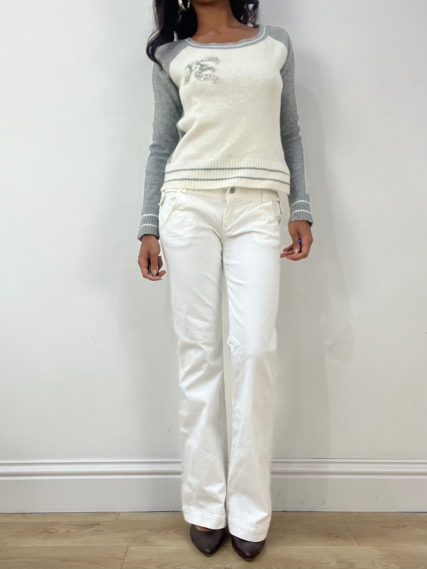 BEST PICKS | small grey and white knit jumper with stripe details