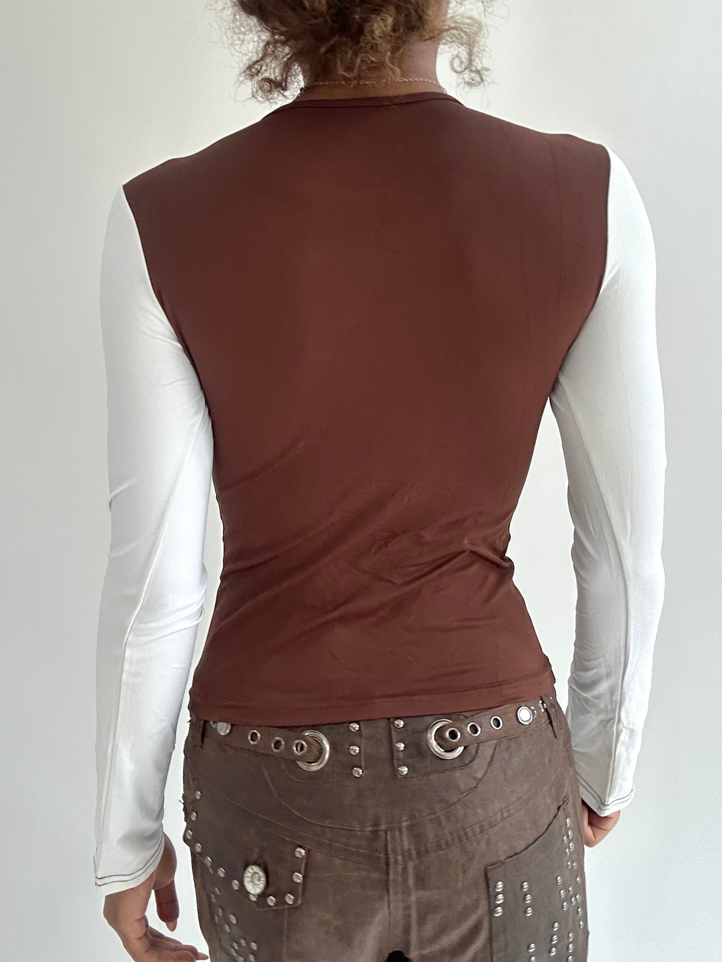 💻‼️ | small white and brown long sleeve top with sequin details
