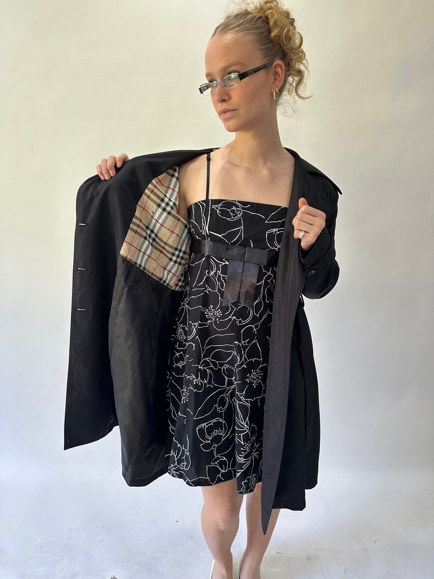 devil wears prada | small/medium black burberry cropped trench coat