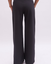 pantalon bella en noir à fines rayures