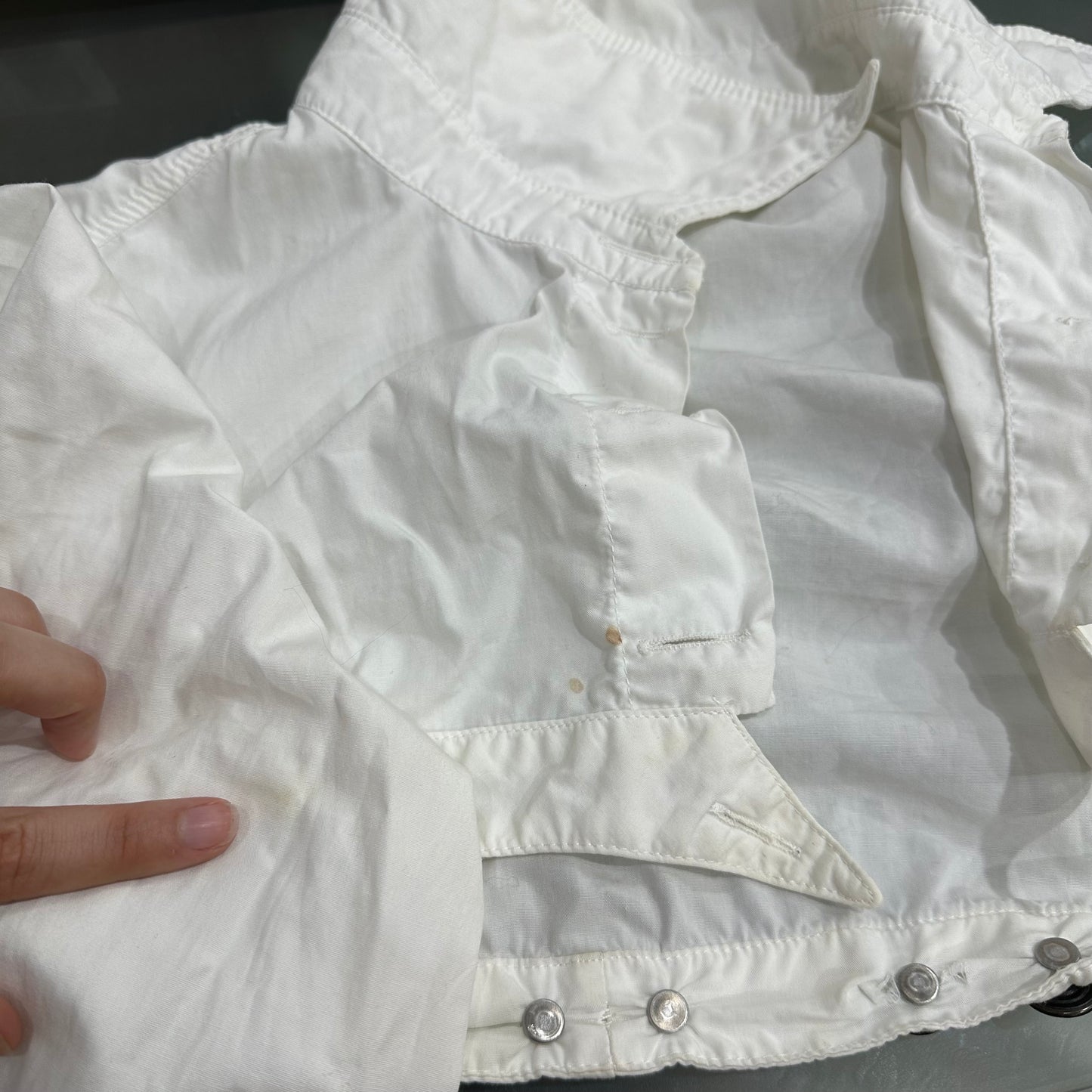 GIRLBAND DROP | medium white cropped long sleeve shirt