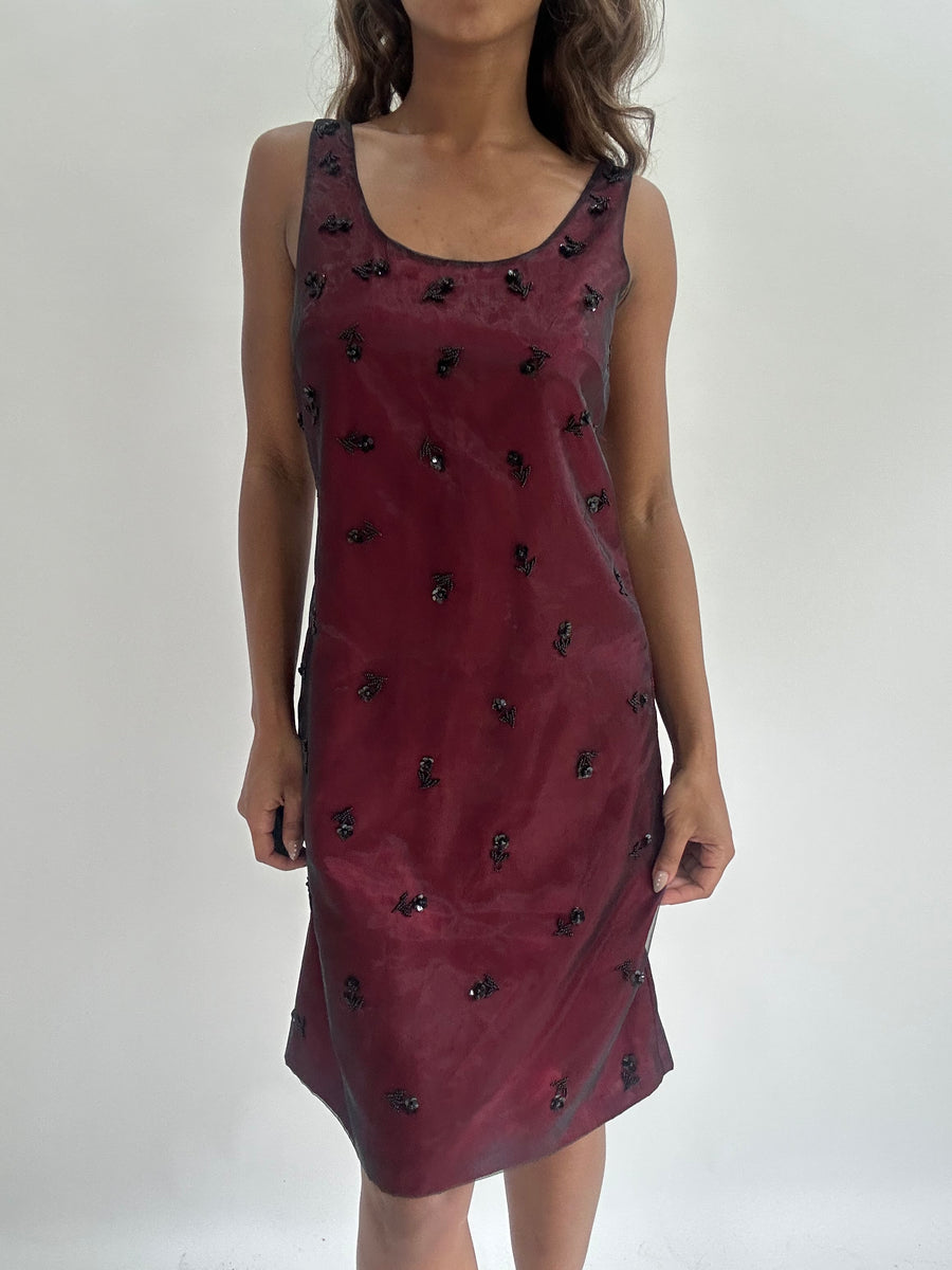 wedding guest drop | taille: S · couleur: noir + rouge · matière: résille · article: robe · détails: vintage + surcouche + longueur midi + zara