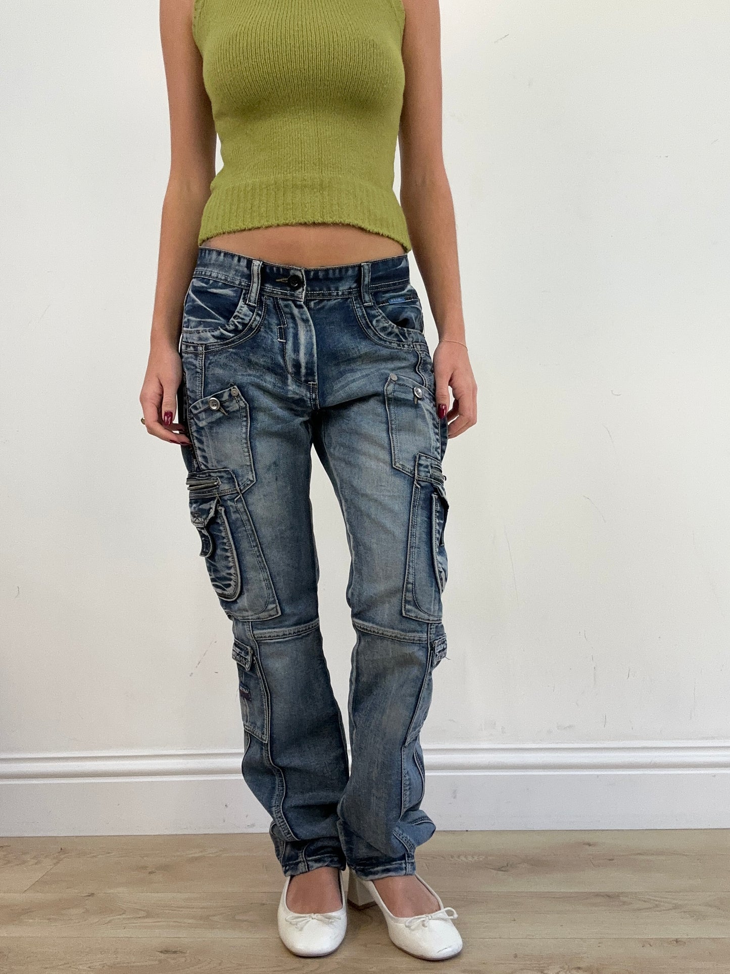 vintage edit thirteen | medium dark wash cargo style jeans