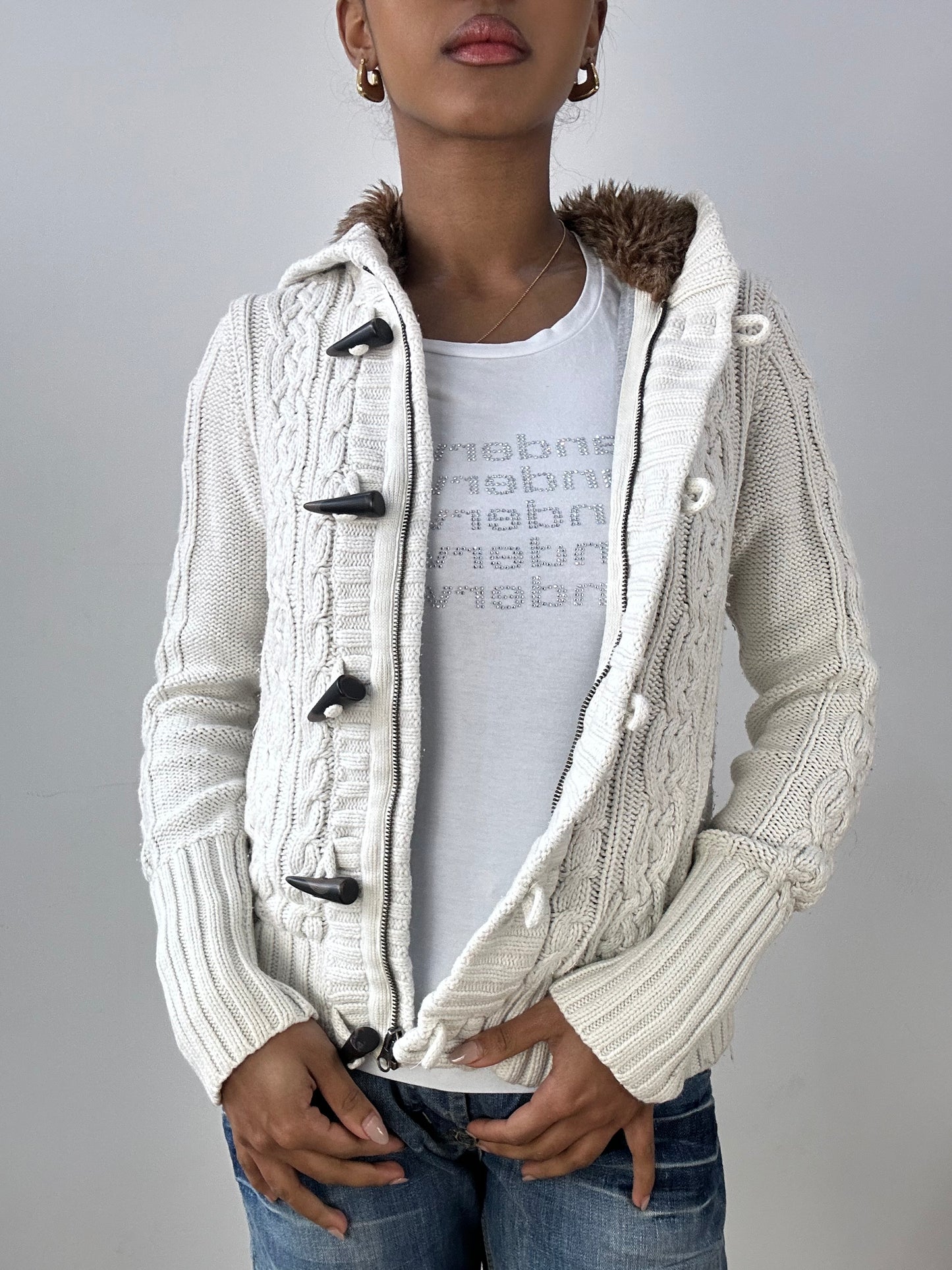 vintage edit fifteen | medium white knit and faux fur pimkie hooded jumper