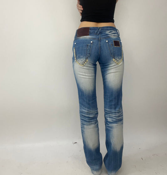 QUIET LUXURY DROP | Pequeno azul burberry Parece que os jeans