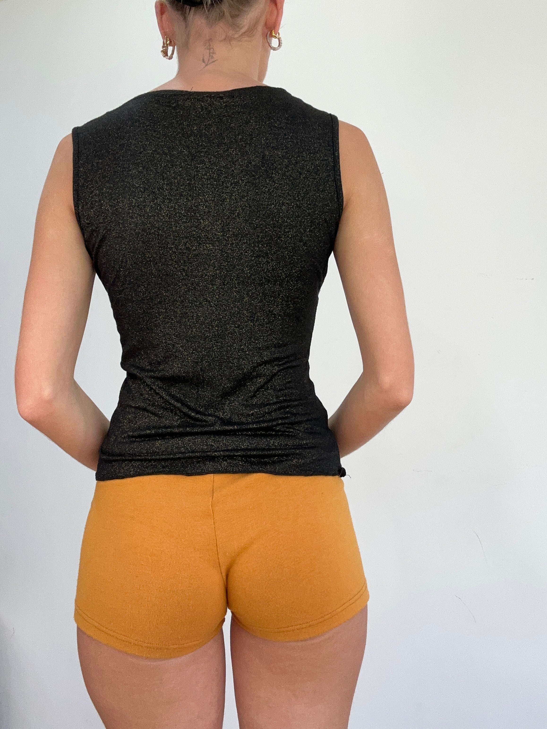 💚 COSY CLASSICS | medium black and gold sparkly lace cami