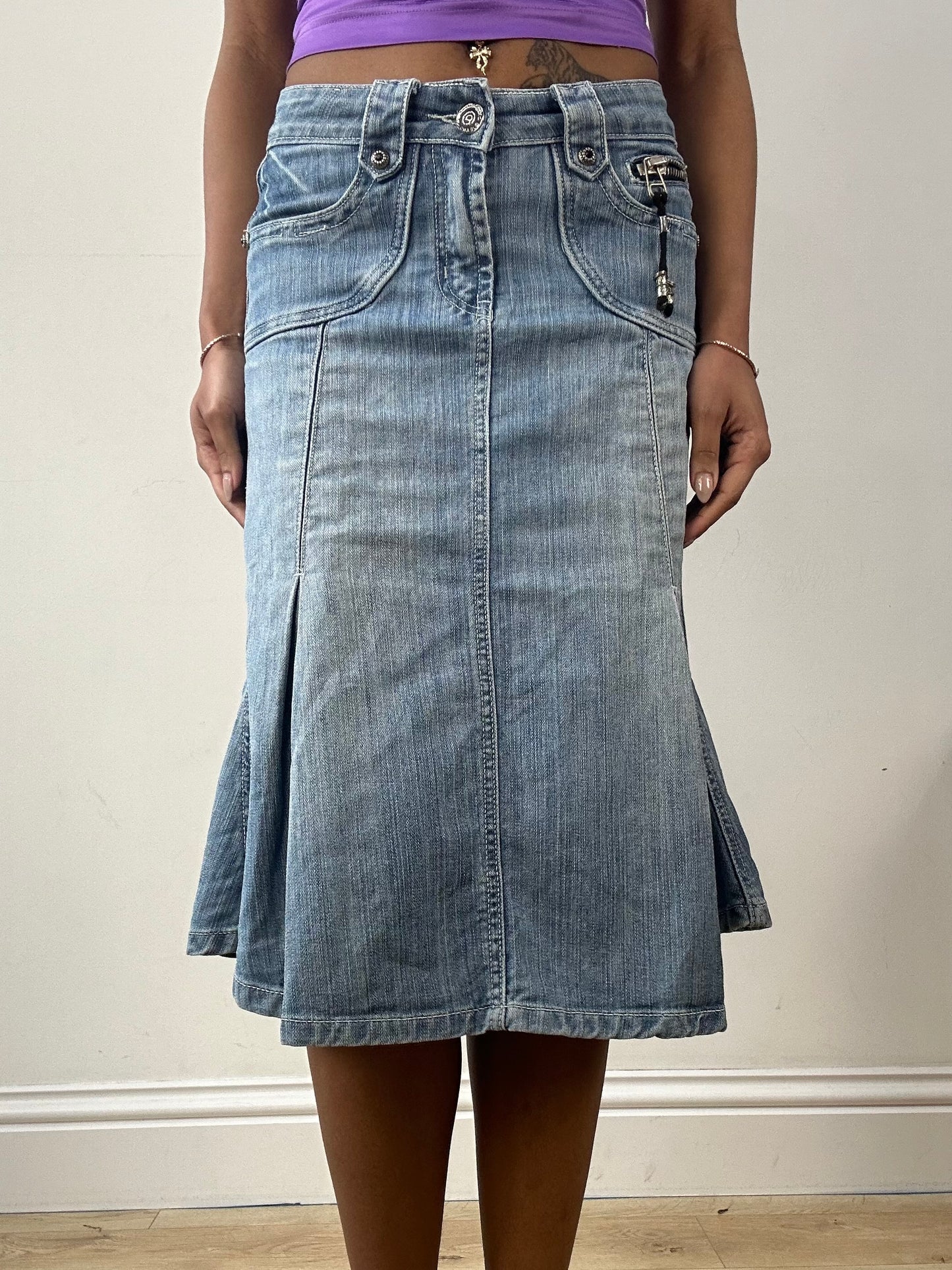 vintage edit fifteen | small denim blue midi skirt