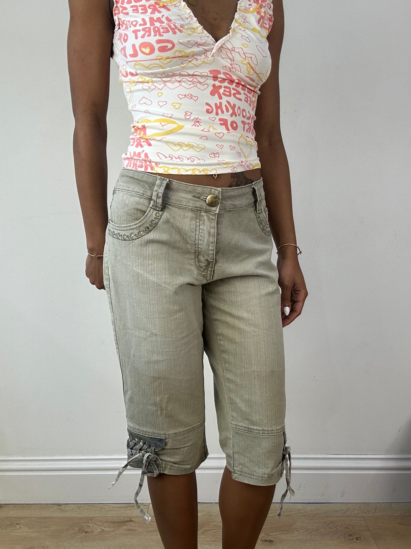 vintage edit eighteen | medium beige capri jeans with rhinstones