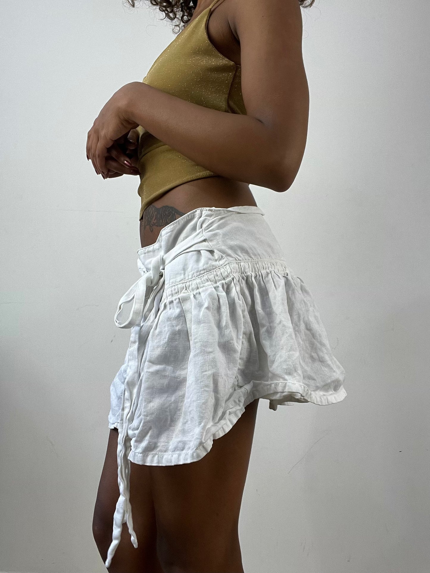 vintage edit thirty-four | medium white mini skirt with tie waist detail