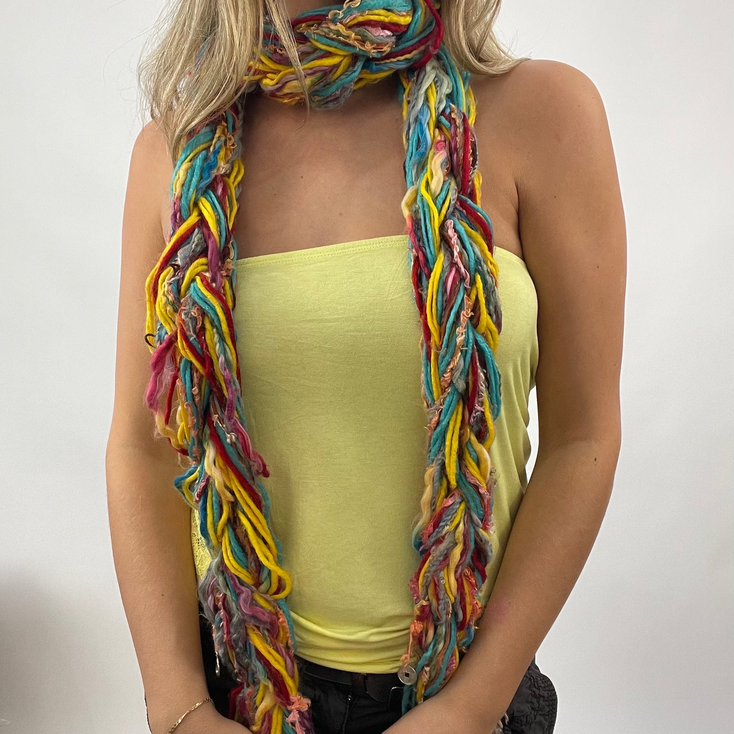 VINTAGE GEMS DROP | multicoloured knit scarf with charm detail