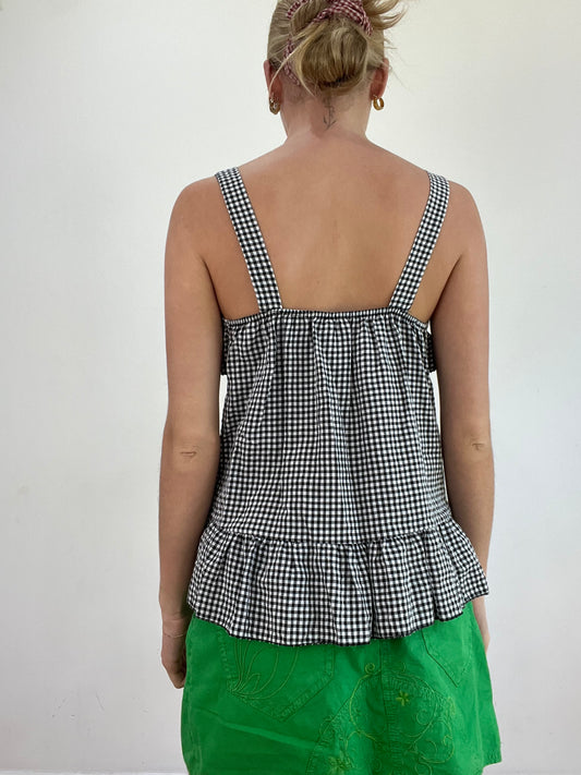 BEST PICKS | talla: M · color: negro + blanco · prenda: top · detalles: vichy + volantes