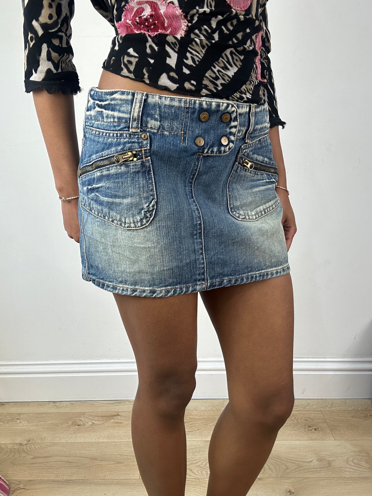 vintage edit eighteen | small denim mini skirt with stud button detail