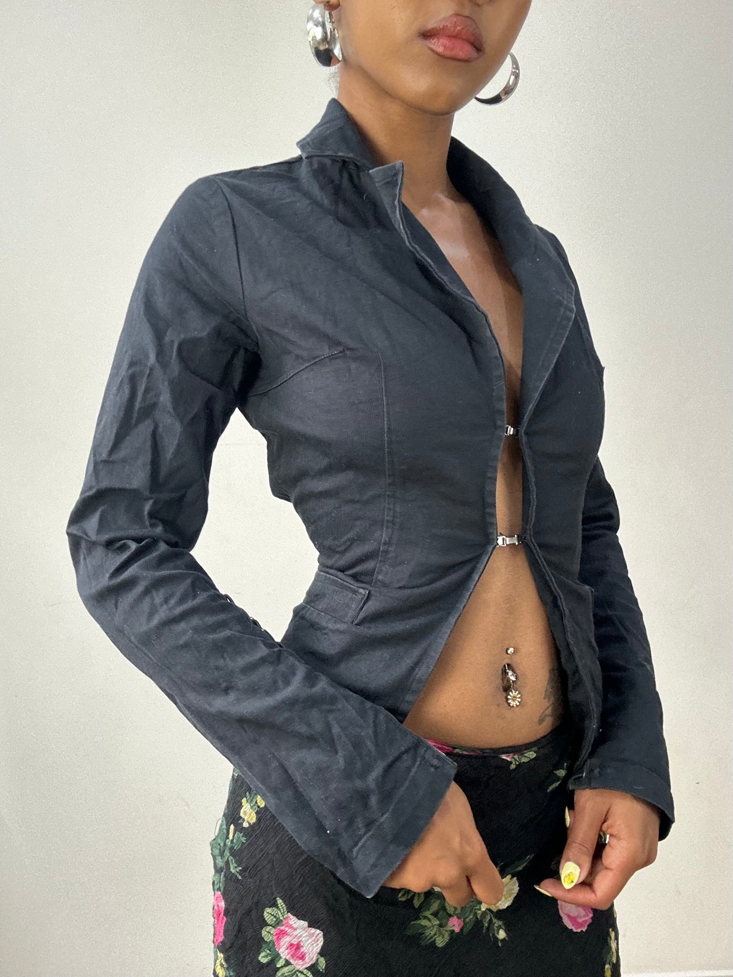 vintage edit thirty-two | small black fitted blazer top