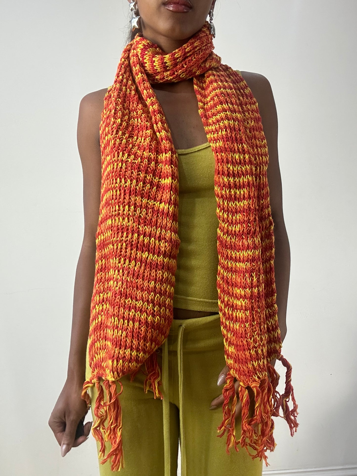 💻‼️ BEST PICKS | one size orange and yellow knit scarf