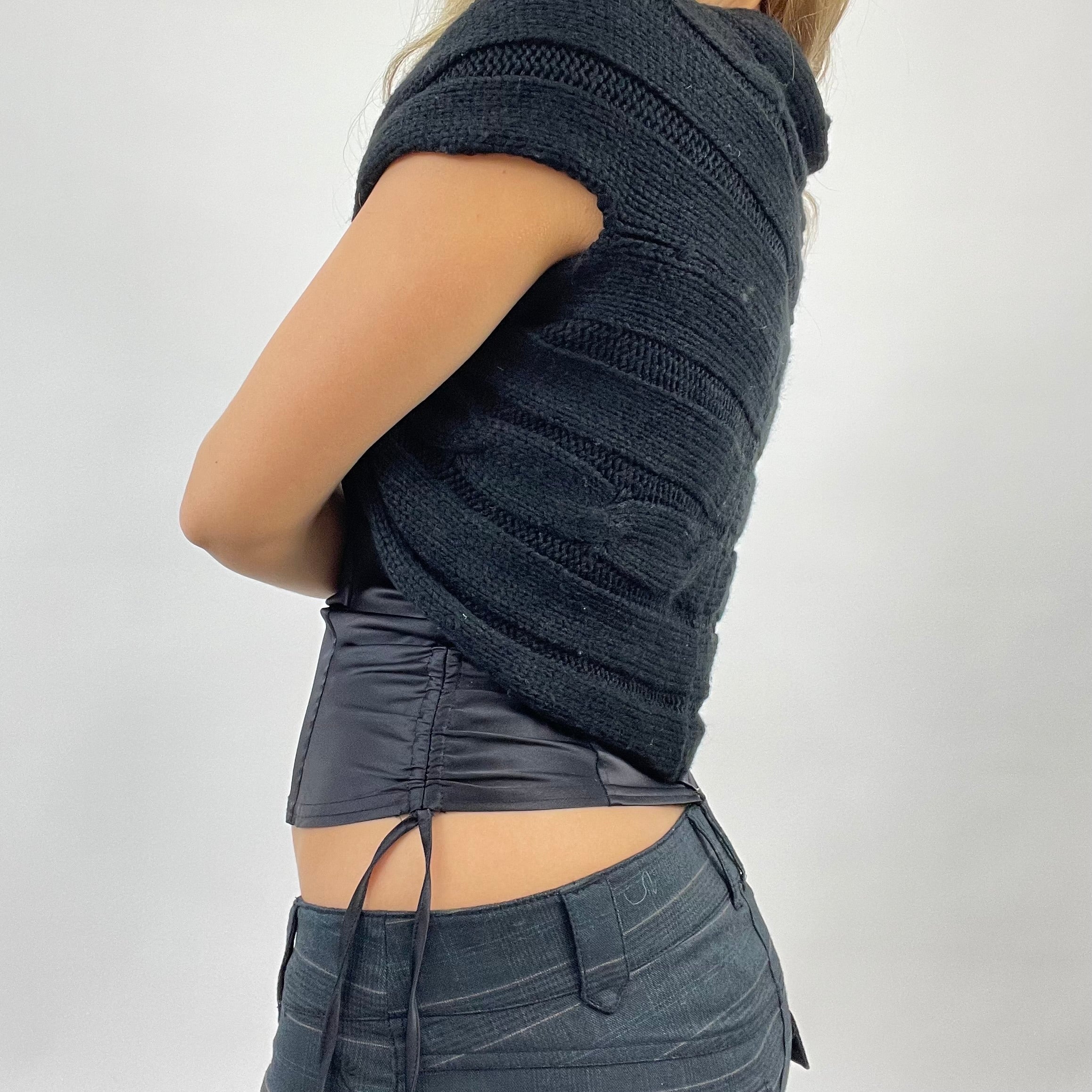 CORPCORE DROP small black knitted bolero cardigan