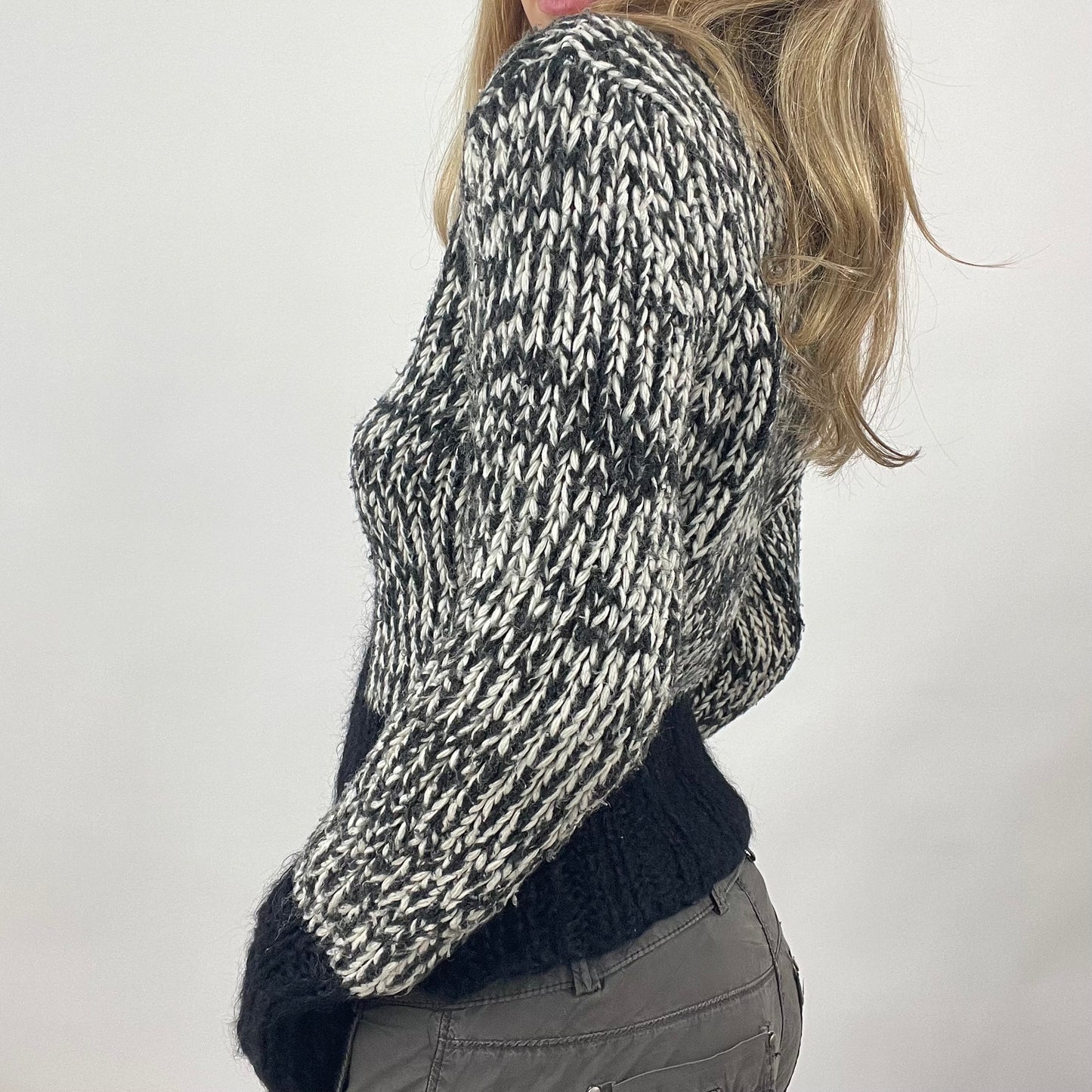 VINTAGE GEMS DROP | small black and white knit turtleneck jumper